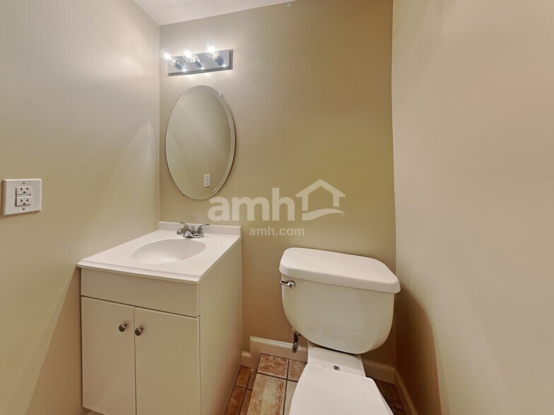 Building Photo - 8518 Woodcreek Dr