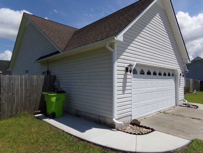 Building Photo - Charming Home in Havelock