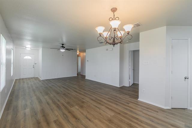 Building Photo - 213 Cres Ridge Dr