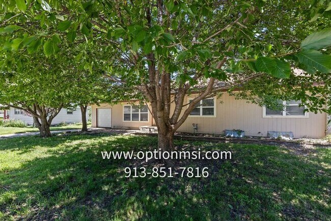 Building Photo - Cimarron Beauty- TRUE 4 bedroom, 2 bath, 1 car garage