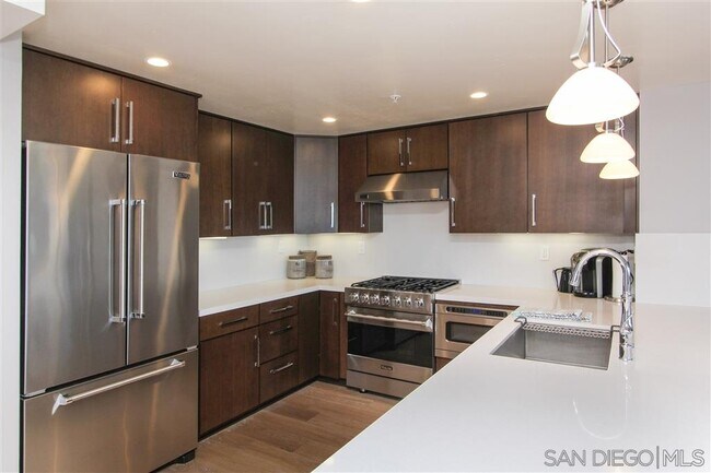 Building Photo - 6722 Vista Del Mar Ave