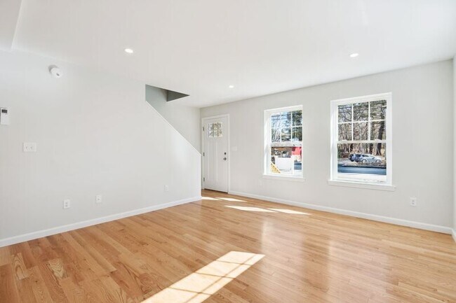 Building Photo - 16 Cardinal Ln