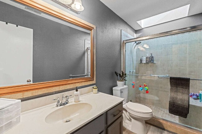 Building Photo - Charming 3-Bedroom Retreat with 2 Full Bat...