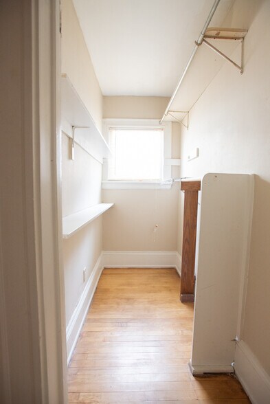 Primary Photo - 2728 N Murray Ave