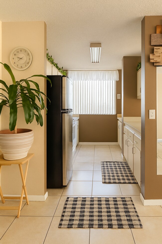 Primary Photo - Spacious 2BD / 2BA Apartment - No minimum ...