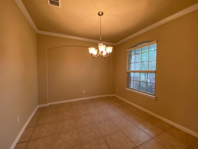 Building Photo - Location!!! Come and see this 4 bedroom sw...