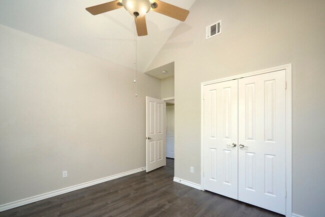 Building Photo - Mission Ridge beauty-4 bedroom 3 1/2 bath-...