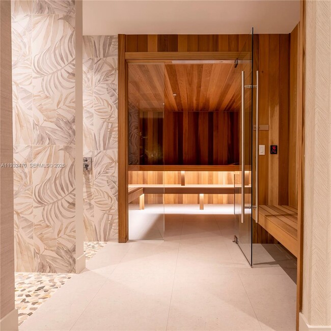 Building Photo - 700 NE 24th St