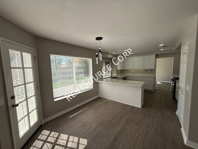 Building Photo - 40055 Castana Ln