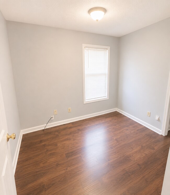 Building Photo - Charming 3 bedroom 1 bath Home - Open To Section 8