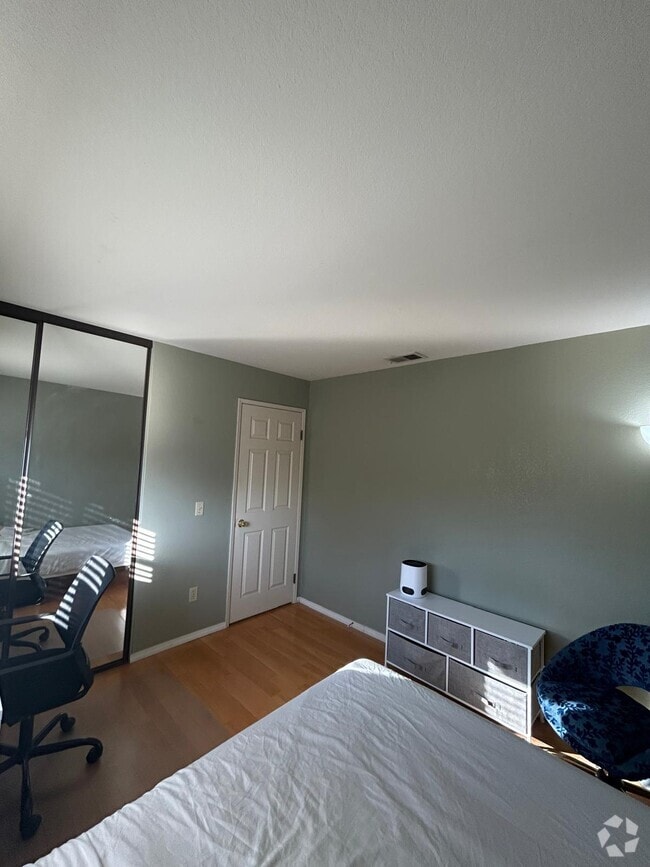 Building Photo - 6374 Jaguar Dr