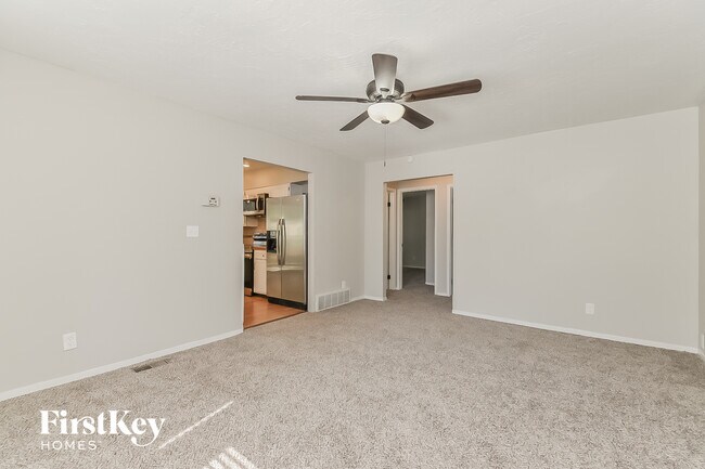 Building Photo - 2273 Farnsworth Dr