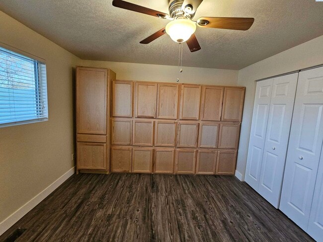 Building Photo - Completely Remodeled Condo; Very Private & Quiet