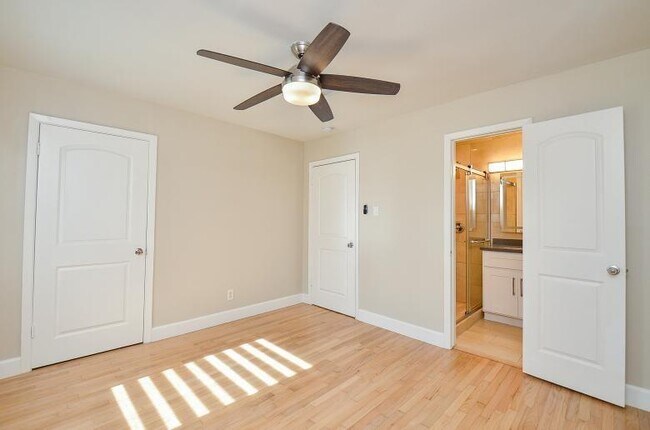 Building Photo - 8330 Waterbury Dr