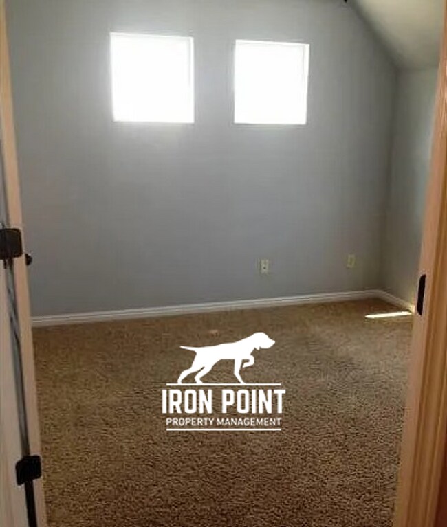 Building Photo - NW Meridian 3bed/2.5 bath w/3 car garage and fenced yard.
