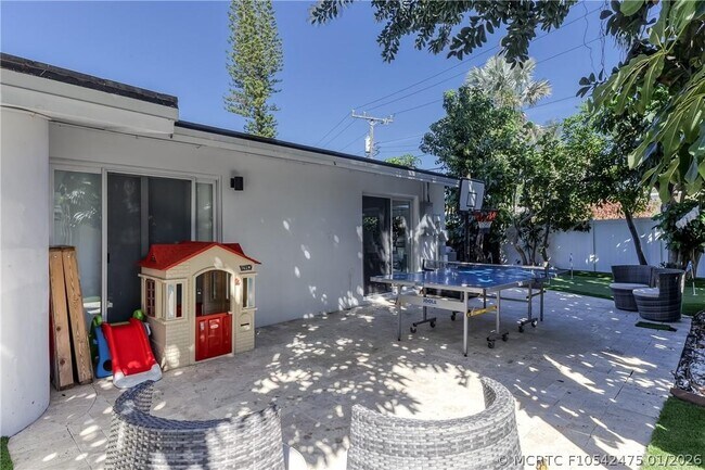Building Photo - 1800 Admirals Way