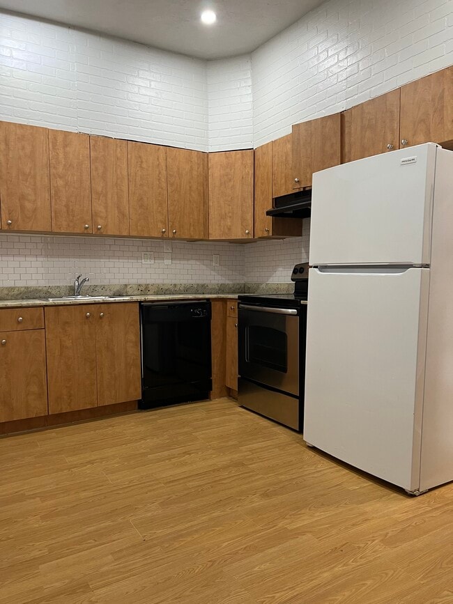 Building Photo - Hollywood Multifamily