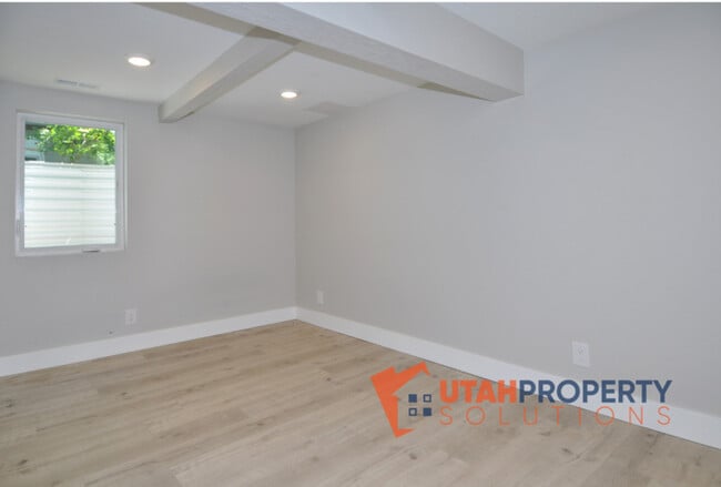 Building Photo - 330 E Sherman Ave