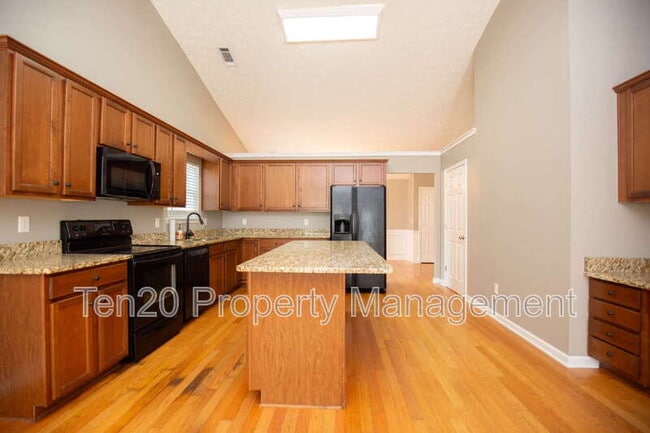 Building Photo - 6 Woodmere Ct