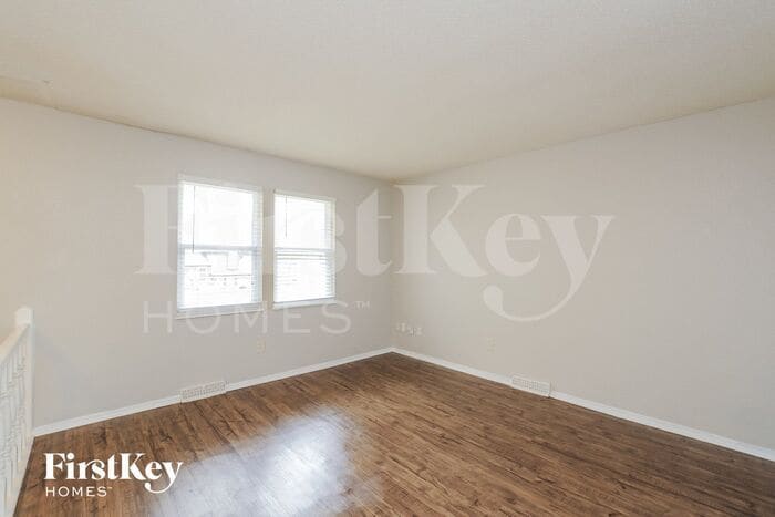 Building Photo - 11931 Smalley Ave