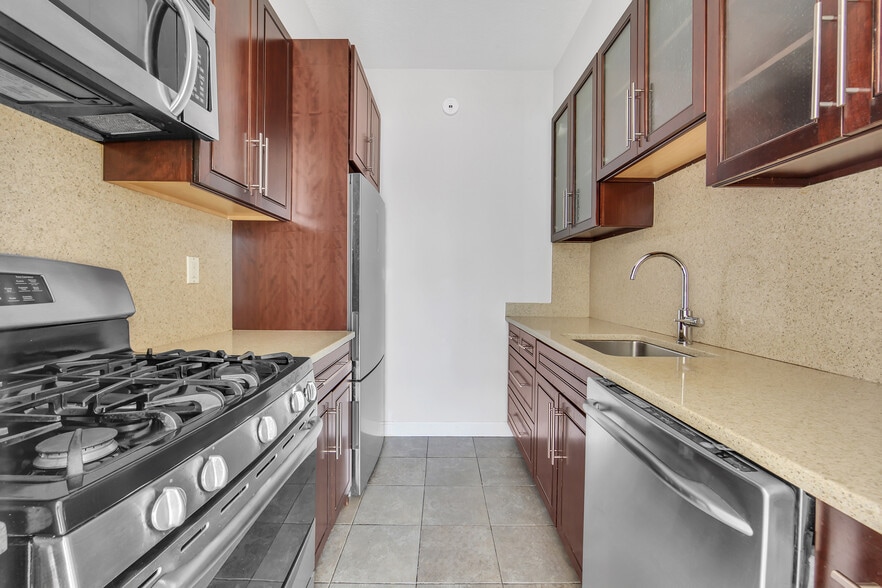 kitchen - 303 E 43rd St