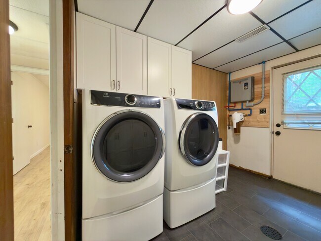 Building Photo - 295 Dogwood