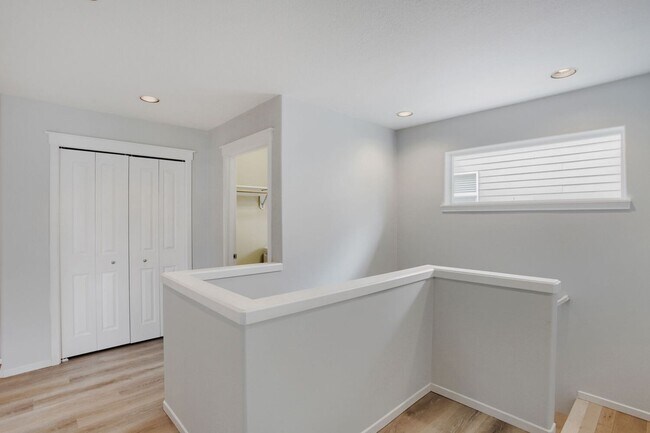 Building Photo - 4BR/2.5BA Home with Main-Level Bedroom/Office — Central A/C & Fenced Yard | Orenco Gardens, Hills...