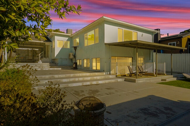 Building Photo - 1524 E Mariposa Ave