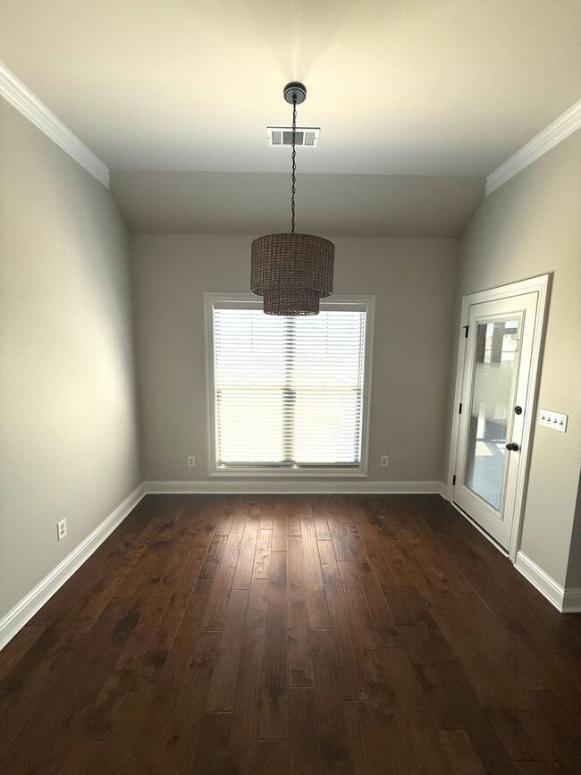 Building Photo - ** 4 bed 2 bath located in Wetumpka ** Cal...