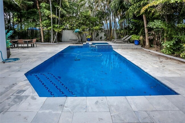 Building Photo - 1230 S 13th Ave