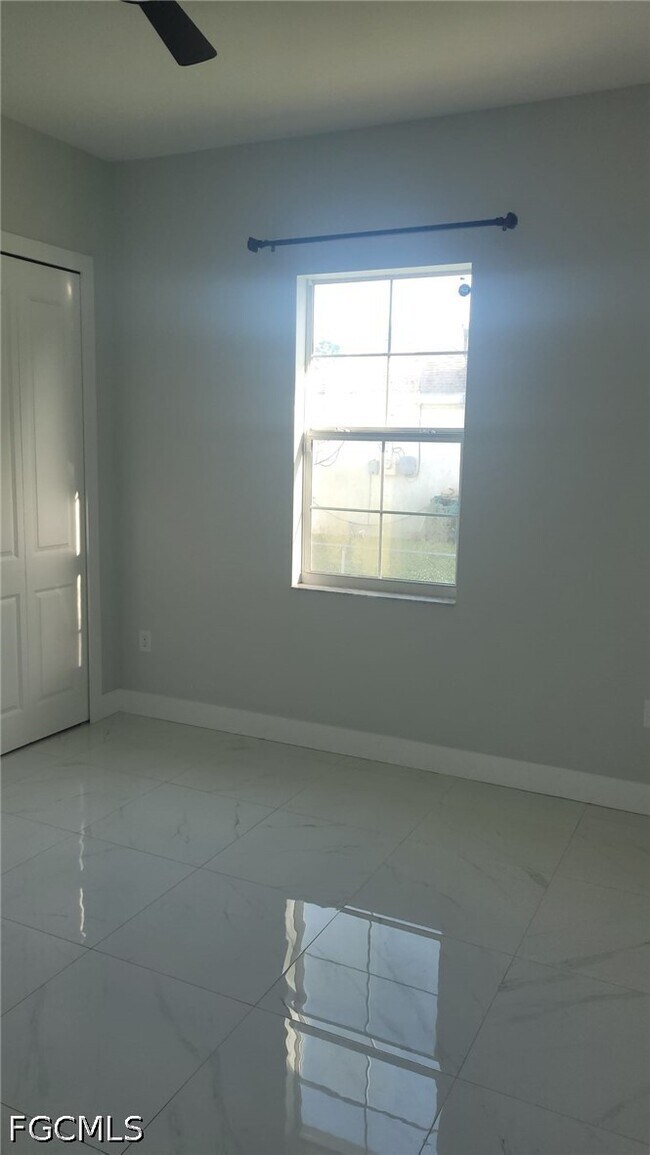 Building Photo - 653 Foxchase Dr