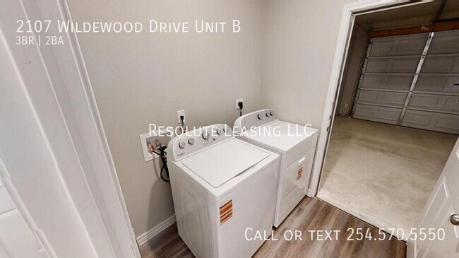 Building Photo - 2107 Wildewood Dr