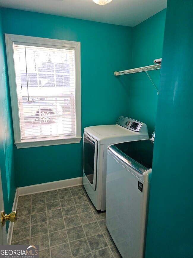 Building Photo - 185 Rock Hill Dr