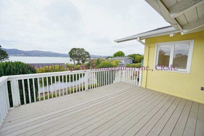 Building Photo - Bright and Inviting 4BR Home Minutes from ...