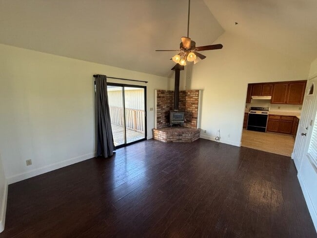 Building Photo - Unique 2 Bedroom Country Property Vacaville *Star Rentals