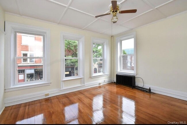 Building Photo - 457 Main St