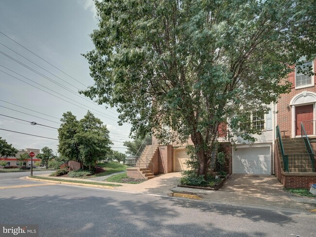 Building Photo - 3022 Kings Village Rd