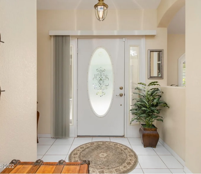 Entry - 3835 Savannahs Trl