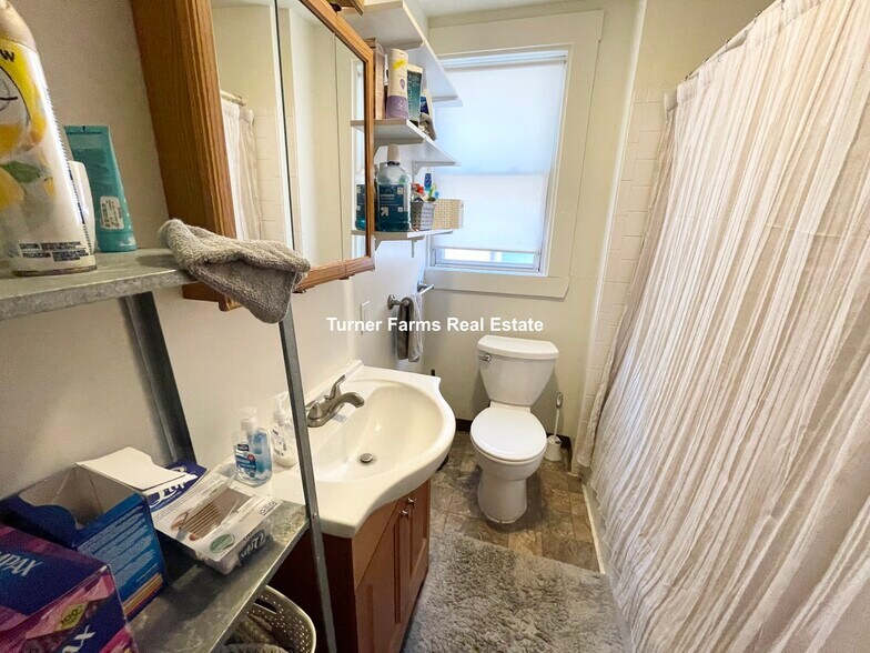 Building Photo - 2 Shepherd Ave