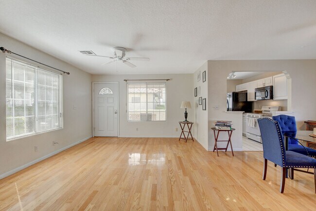 Building Photo - 6812 W Elm Creek Dr