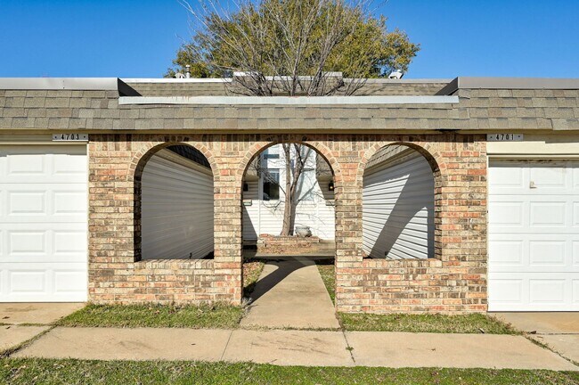 Building Photo - 4703 NW 63rd St