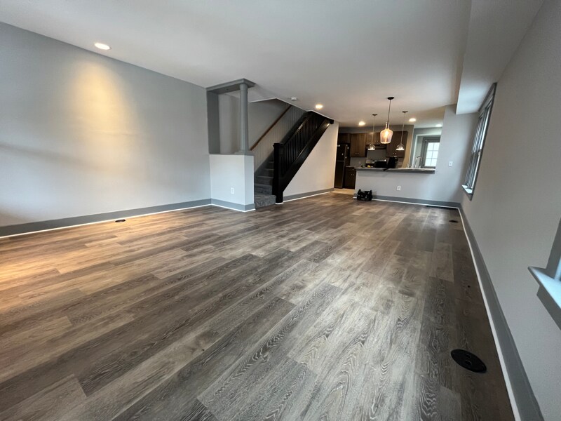 Building Photo - 284 W Maple St