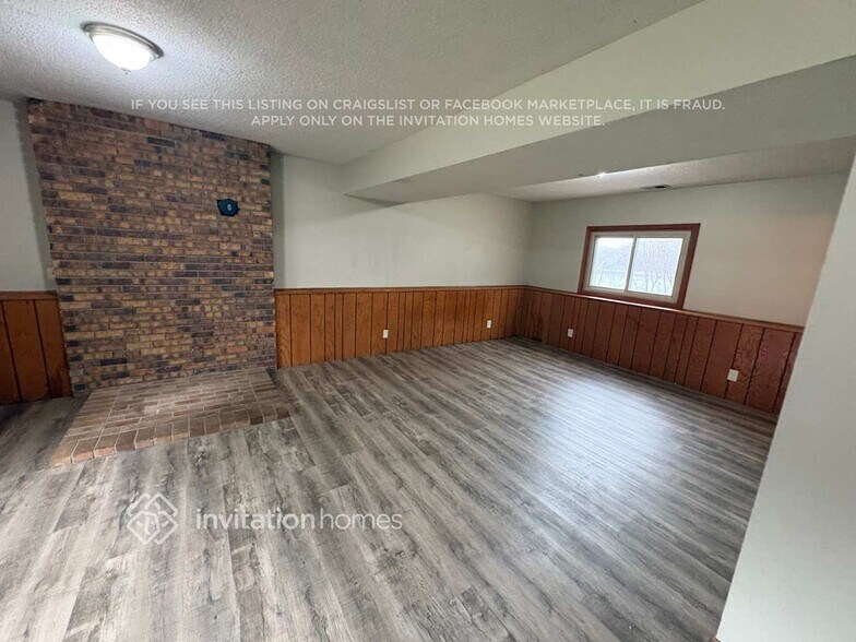 Building Photo - 7897 Kingsview Ln N