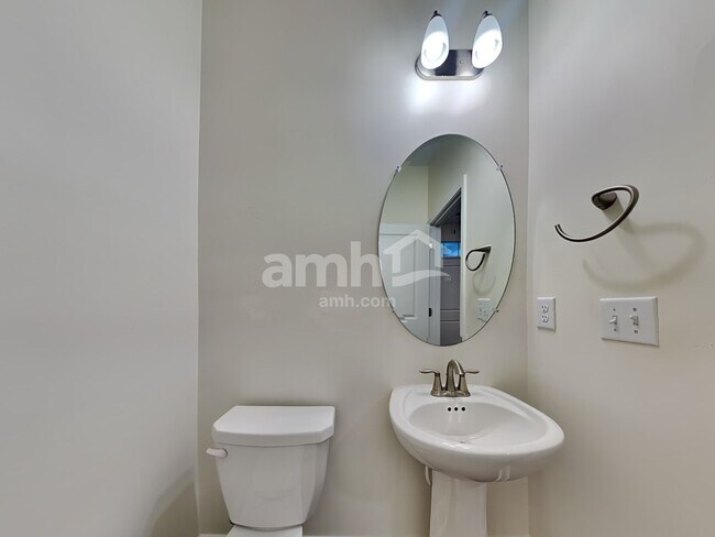 Building Photo - 121 Sweet Gum Dr