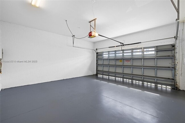 Building Photo - 2610 NE 213th St