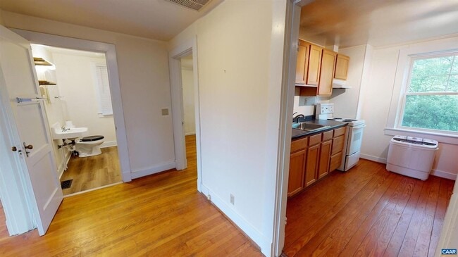 Building Photo - 1302 Crozet Ave