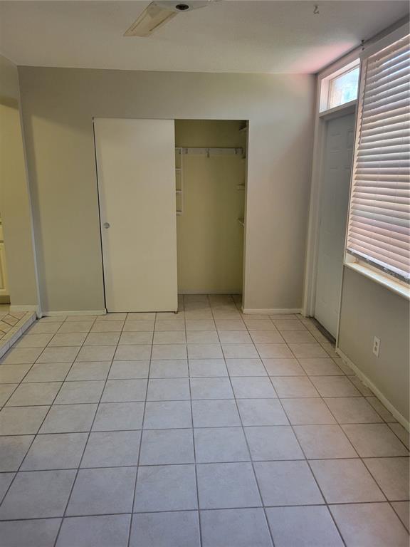 Building Photo - 2464 Australia Way E