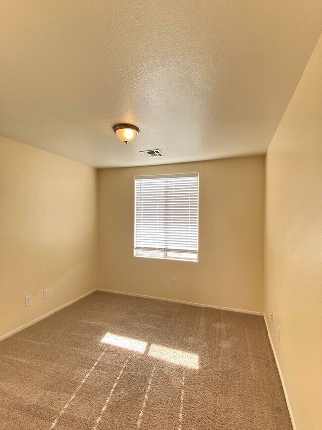 Building Photo - 5855 Lee Fairy Ct