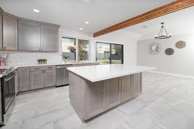 Building Photo - 9209 N 48th Dr