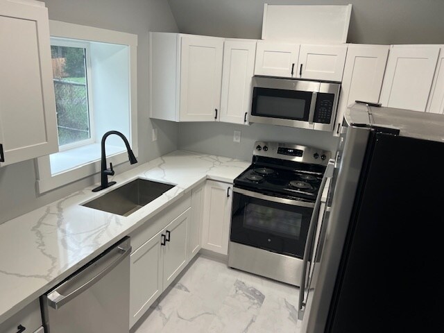 1st floor kitchen - 440 S 312th St - Garage Top